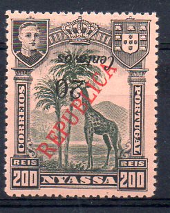1017.jpg -     Lote:    1017            Companhia do Niassa       Descrição:         1922 &mdash; D. Manuel II, com sobretaxa e sobrecarga REPUBLICA, tipografada em Londres. CE105, 20 c s/ 200 reis. Selo com a sobretaxa invertida.        **       Valor Base:     &euro; 15,00     Valor Venda:     &euro; 22,00     