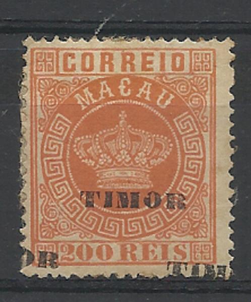 1027.jpg -     Lote:    1027            Timor       Descrição:         1886 &mdash; Tipo Coroa. Selos de Macau, com sobrecarga "TIMOR". CE9, 200 reis laranja, denteado 12 &frac12;, com dupla sobrecarga, uma delas deslocada. Ligeiros pontos de óxido no verso. MB e MR.        **       Valor Base:     &euro; 20,00     Valor Venda:     &euro; 44,00     