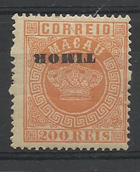 1028.jpg -     Lote:    1028            Timor       Descrição:         1886 &mdash; Tipo Coroa. Selos de Macau, com sobrecarga "TIMOR". CE9, 200 reis laranja, denteado 12 &frac12;, com sobrecarga invertida. Um muito Ligeiro ponto de óxido no verso. MB e MR.        **       Valor Base:     &euro; 20,00     Valor Venda:     &euro; 34,00     