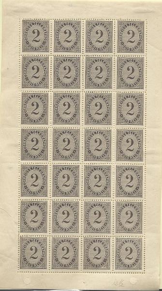 1063.jpg -     Lote:    1063            Portugal       Descrição:         1884 &mdash; Telegramas. CE59, 2 reis preto, denteado 12 &frac12;. Folha completa de 28 selos, com sinal de charneira ligeiro em apenas dois selos. Valor de catálogo &euro; 1.648,00.        ***       Valor Base:     &euro; 175,00     Valor Venda:     Retirado     