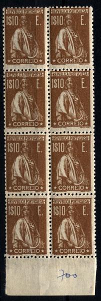 1091.jpg -     Lote:    1091            Portugal       Descrição:         1920/22 &mdash; Ceres. Novas taxas e cores. CE249, 1$10 bistre. Bloco vertical de 8 selos (2x4), bordo de folha. Valor de catálogo &euro; 101,60.        ***       Valor Base:     &euro; 12,00     Valor Venda:     Retirado     