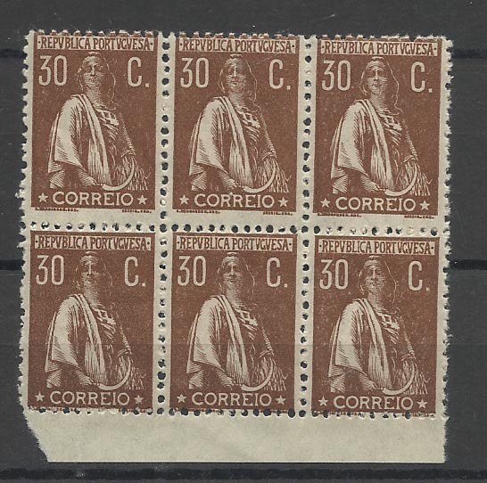 1093.jpg -     Lote:    1093            Portugal       Descrição:         1924/26 &mdash; Ceres. CE281, 30c canela. Bloco horizontal de 6 selos (2x3). Valor de catálogo &euro; 444,00.        ***       Valor Base:     &euro; 60,00     Valor Venda:     &euro; 95,00     
