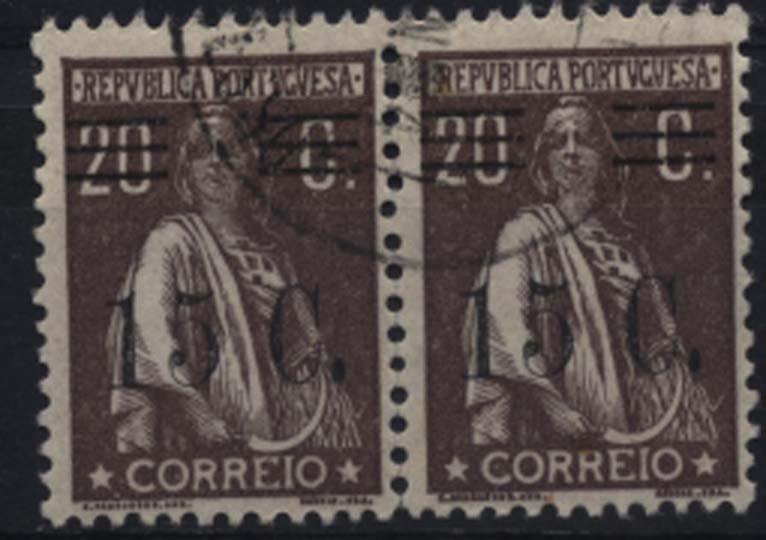 1109.jpg -     Lote:    1109            Portugal       Descrição:         1928/29 &mdash; Ceres, com sobretaxa. CE460, 15 s/ 20c castanho. Par horizontal. Valor de catálogo &euro; 126,00.        O       Valor Base:     &euro; 25,00     Valor Venda:     &euro; 32,00     