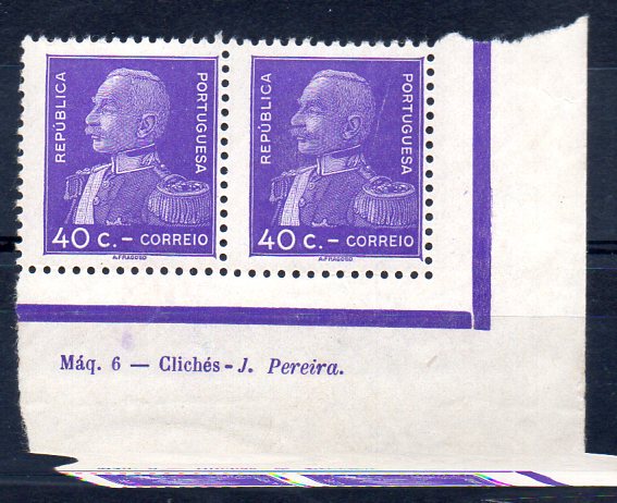 1113.jpg -     Lote:    1113            Portugal       Descrição:         1934 &mdash; General Carmona. CE560, 40c violeta, papel liso. Par horizontal, canto inferior direito, com inscrição marginal impressa "Máq. 6 &mdash; Clichés &mdash; J. Pereira". Valor de catálogo &euro; 240,00.        ***       Valor Base:     &euro; 40,00     Valor Venda:     &euro; 48,00     