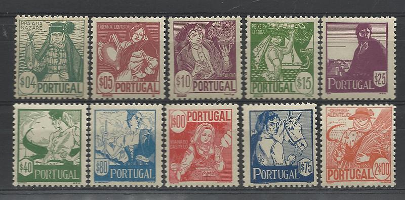 1120.jpg -     Lote:    1120            Portugal       Descrição:         1941 &mdash; Costumes Portugueses * 1.ª emissão. CE607/16. Série completa. Valor de catálogo &euro; 227,00.        ***       Valor Base:     &euro; 46,00     Valor Venda:     &euro; 50,00     