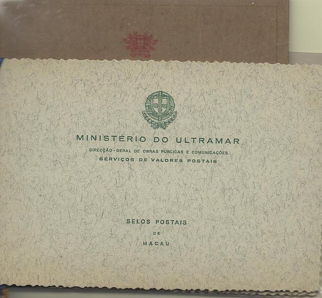 1232.jpg -     Lote:    1232            Ultramar       Descrição:         Ultramar * Séries comuns. 1965 &mdash; Uniformes Militares. Lote de 6 cadernetas editadas pelo Ministério do Ultramar, com as séries de Angola, Cabo Verde, Guiné, Macau, Moçambique e S. Tomé. Valor de catálogo dos selos &euro; 97,00.        CRT       Valor Base:     &euro; 25,00     Valor Venda:     &euro; 55,00     