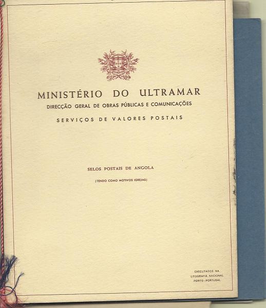 1262.jpg -     Lote:    1262            Angola       Descrição:         1959/1967 &mdash; Centenário da Welwitschia Mirabilis + Tipos Femininos de Angola + Igrejas de Angola + Empreendimentos de Angola + Ordens Honoríficas Portuguesas. CE409/409 + CE412/427 + CE480/497 + CE521/530 e CE CA21/30 em 5 cadernetas editadas pelo Ministério do Ultramar.        CRT       Valor Base:     &euro; 15,00     Valor Venda:     &euro; 22,00     