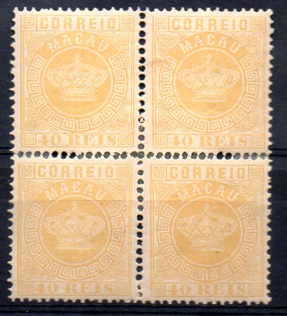 1374.jpg -     Lote:    1374            Macau       Descrição:         1885/89 &mdash; Tipo Coroa. Novas cores e valores. CE19, 40 reis amarelo, denteado 12 &frac12;. Quadra. Valor de catálogo &euro; 132,00.        **       Valor Base:     &euro; 45,00     Valor Venda:     &euro; 60,00     