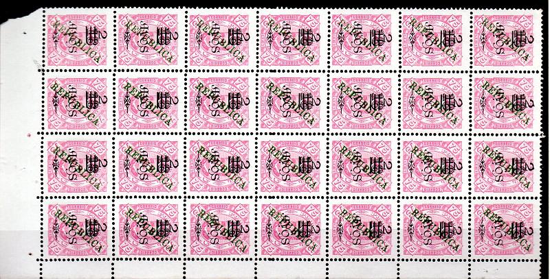 1400.jpg -     Lote:    1400            Macau       Descrição:         1913 &mdash; D. Carlos I, tipo Diogo Neto, com sobretaxa local. CE184, 2 s/ 18 avos s/ 75 reis carmim. Folha completa de 28 selos. Valor de catálogo &euro; 176,40.        *       Valor Base:     &euro; 90,00     Valor Venda:     &euro; 100,00     