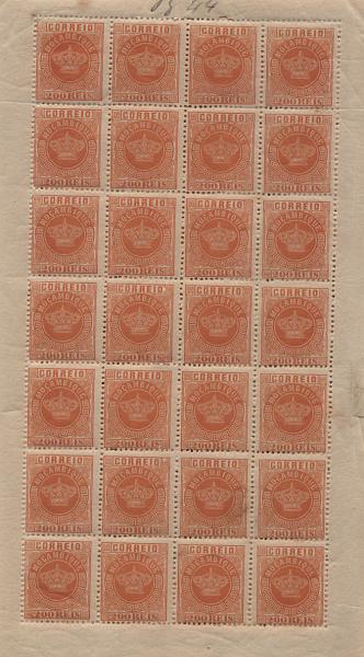 1429.jpg -     Lote:    1429            Moçambique       Descrição:         1876/85 &mdash; Coroa. Lote composto por 3 folhas completas com 28 selos cada: uma de 20 reis bistre, denteado 12 &frac12; CE3 + folha de 200 reis laranja, denteado 12 &frac12; CE8 + folha de 40 reis amarelo, denteado 13 &frac12; CE13, com alguns pontos de óxido no verso. Valor de catálogo &euro; 520,80.        ***       Valor Base:     &euro; 40,00     Valor Venda:     &euro; 42,00     