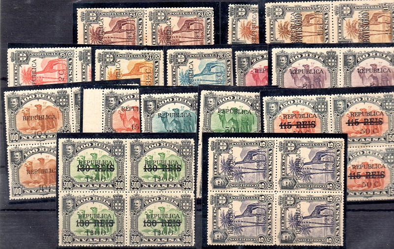 1477.jpg -     Lote:    1477            Companhia do Niassa       Descrição:         1918 &mdash; D. Carlos I, com sobretaxa e sobrecarga "REPUBLICA". CE64/81. Série incompleta em quadras. Faltam quadras CE66, 71 e 79. Quadra CE34 com pontos de óxido, cotada como usada. Valor de catálogo &euro; 3.568,00.        ***       Valor Base:     &euro; 1100,00     Valor Venda:     &euro; 1200,00     