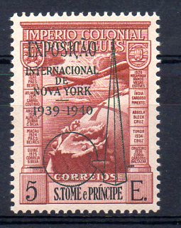 1496.jpg -     Lote:    1496            S. Tomé e Príncipe       Descrição:         1939 &mdash; Império Colonial Português c/ sobrecarga "Exposição Internacional de Nova York 1939-1940". CE CA 16A, 5E castanho avermelhado. Valor de catálogo &euro; 225,00.        ***       Valor Base:     &euro; 50,00     Valor Venda:     &euro; 60,00     