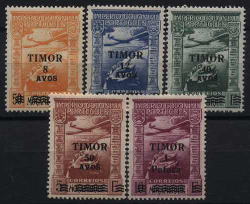 1508.jpg -     Lote:    1508            Timor       Descrição:         1946 &mdash; Correio Aéreo. Império Colonial Português. Selos de Moçambique com sobrecarga e sobretaxa. CE CA10/14. Série completa. Valor de catálogo &euro; 65,00.        ***       Valor Base:     &euro; 16,00     Valor Venda:     &euro; 22,00     