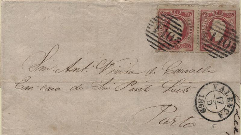 1555.jpg -     Lote:    1555            Portugal       Descrição:         Carimbos numéricos da 1.ª reforma. 1867/1870 &mdash; D. Luís I. Fita curva. Denteados. CE30, 25 reis carmim. Par em carta circulada da Louzã (07.05.69) para o Porto (18.05.69). Carimbo da 1ª reforma "110" batido a preto.        Livro       Valor Base:     &euro; 12,00     Valor Venda:     &euro; 12,00     