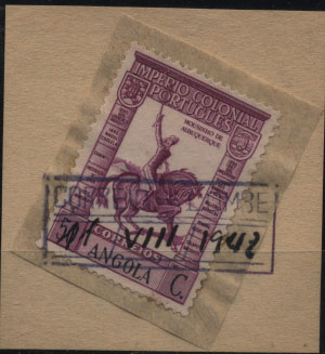 1639.jpg -     Lote:    1639            Angola       Descrição:         Carimbos nominativos. 1938 &mdash; Império Colonial Português. CE266, $50 lilás rosa. Selo em fragmento, obliterado com carimbo batido a preto "CORREIO DO DOMBE * 11 / VIII / 1942". MB e MR.        FRG       Valor Base:     &euro; 50,00     Valor Venda:     &euro; 65,00     