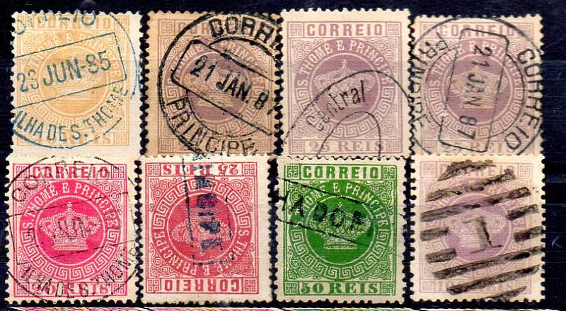 1698.jpg -     Lote:    1698            S. Tomé e Príncipe       Descrição:         Marcofilia diversa. 1870/85 &mdash; Tipo Coroa. Lote de 8 selos de diversos valores, obliterados com diversos carimbos; dois circulares datados "CORREIO / ILHA DE S: THOME", dois circulares datados "CORREIO / PRINCIPE", dois com nominativo "ILHA DO PRÍNCIPE" a preto e azul, um numérico da 2.ª reforma "1 &mdash; LISBOA" e um com dupla oval não identificado.        Lote       Valor Base:     &euro; 20,00     Valor Venda:     &euro; 20,00     