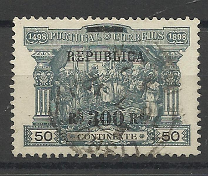 2366.jpg -     Lote:    2366      Lotes pelo Correio       Portugal       Descrição:         1911 &mdash; 4.º Centenário do Descobrimento do Caminho Marítimo para a Índia, com sobrecarga REPUBLICA, sobre selos de porteado do Continente. CE196, 300 s/ 50 reis ardósia. Valor de catálogo &euro; 78,00.        O       Valor Base:     &euro; 12,00     Valor Venda:     Retirado     