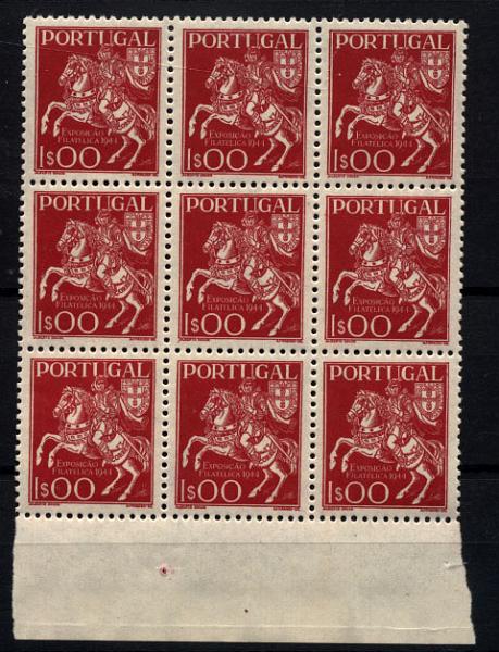 2396.jpg -     Lote:    2396      Lotes pelo Correio       Portugal       Descrição:         1944 &mdash; 3.ª Exposição Filatélica Portuguesa. CE638, 1$00 vermelho. Bloco de 9 selos, bordo de folha. Valor de catálogo &euro; 84,60.        ***       Valor Base:     &euro; 12,00     Valor Venda:     &euro; 12,00     