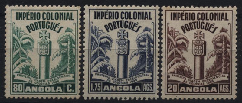 2478.jpg -     Lote:    2478      Lotes pelo Correio       Angola       Descrição:         1938 &mdash; Primeira Viagem Presidencial às Colónias. CE276/278. Série completa. Selos com ligeiros pontos de óxido.        **       Valor Base:     &euro; 15,00     Valor Venda:     &euro; 15,00     