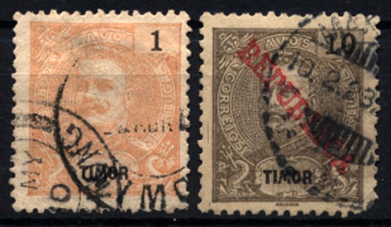2627.jpg -     Lote:    2627      Lotes pelo Correio       Timor       Descrição:         Carimbos estrangeiros sobre selos de Timor. CE151, 10 avos + CE59, 1 avo, obliterados com carimbo batido a preto de MAKASSAR e HONG KONG.        O       Valor Base:     &euro; 4,00     Valor Venda:     &euro; 4,00     