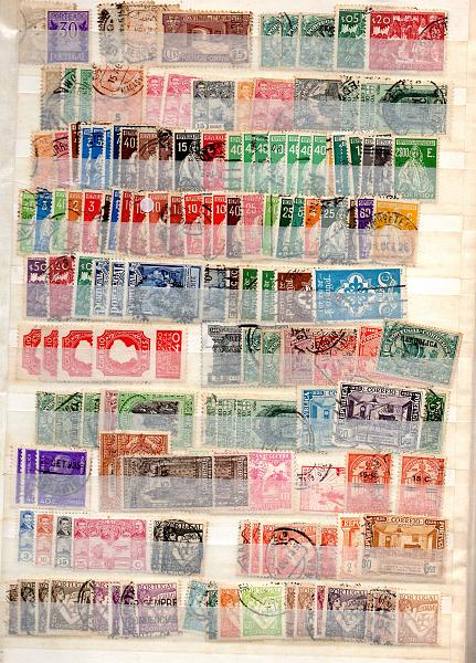 2800.jpg -     Lote:    2800      Lotes pelo Correio              Descrição:      Portugal &mdash;    Classificador com selos usados de Portugal. Lote a ver.        Lote       Valor Base:     &euro; 20,00     Valor Venda:     &euro; 38,00     