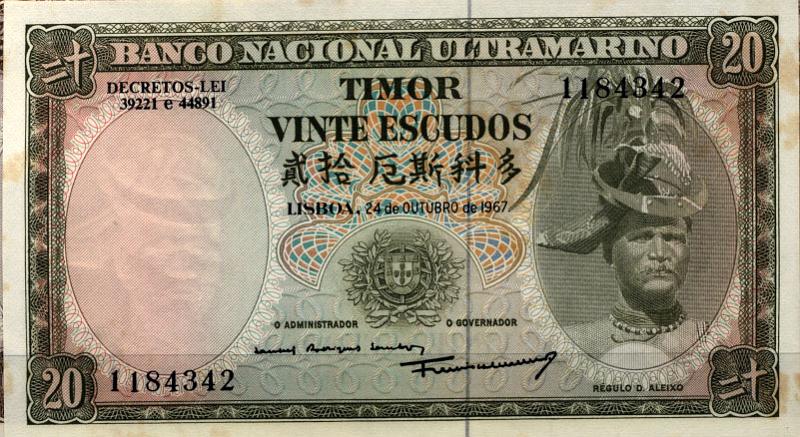 2881.jpg -     Lote:    2881      Lotes pelo Correio              Descrição:         1963/67 &mdash; Timor. Lote de duas notas de 20$00 (24.10.1967) e 100$00 (25.04.1963). Novas com ligeiras manchas.        NT       Valor Base:     &euro; 6,00     Valor Venda:     &euro; 6,00     