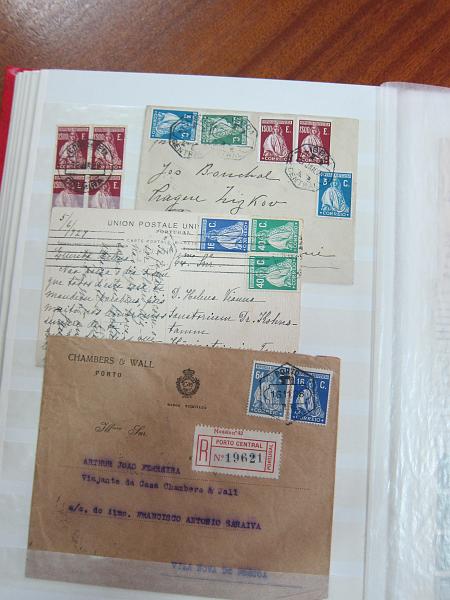 0184l.JPG -     Lote:    184      Colecção Especializada Ceres &mdash; Emissão Londres             Descrição:         1926 &mdash; Ceres. Emissão Londres. Classificador com estudo da emissão, com selos novos e usados, simples e em múltiplos. Exemplares circulados em todas as taxas, com muitas repetições, em suportes diferenciados (cartas, jornais, inteiros postais, postais ilustrados, etc). Inclui 26 provas, a grande maioria em preto. Inclui ainda marcofilia ferroviária e marítima, assim como dois sobrescritos circulados pelo DOX, muito bonitas. Inclui também uma quadro do selo de 5$00, nova, com goma original e sem sinal de charneira. Valor aproximado de catálogo só dos selos novos &euro; 3.500,00.         Lote       Valor Base:     &euro; 2000,00     Valor Venda:     &euro; 2 800,00       