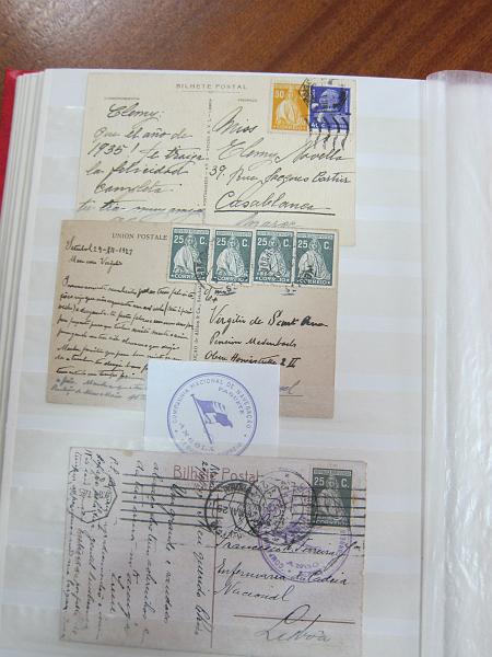 0184n.JPG -     Lote:    184      Colecção Especializada Ceres &mdash; Emissão Londres             Descrição:         1926 &mdash; Ceres. Emissão Londres. Classificador com estudo da emissão, com selos novos e usados, simples e em múltiplos. Exemplares circulados em todas as taxas, com muitas repetições, em suportes diferenciados (cartas, jornais, inteiros postais, postais ilustrados, etc). Inclui 26 provas, a grande maioria em preto. Inclui ainda marcofilia ferroviária e marítima, assim como dois sobrescritos circulados pelo DOX, muito bonitas. Inclui também uma quadro do selo de 5$00, nova, com goma original e sem sinal de charneira. Valor aproximado de catálogo só dos selos novos &euro; 3.500,00.         Lote       Valor Base:     &euro; 2000,00     Valor Venda:     &euro; 2 800,00       