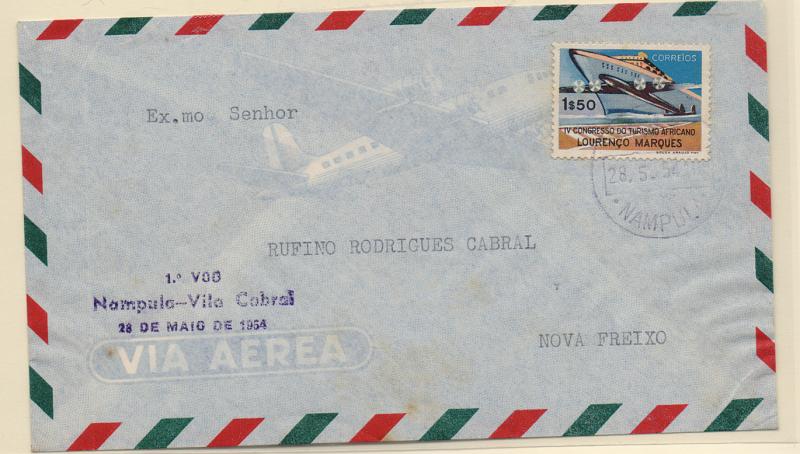 0567.jpg -     Lote:    567            Correio aéreo       Descrição:         1954 — 1.º Voo Nampula-Vila Cabral. Sobrescrito circulado no primeiro voo de Nampula (28.05.54) para Nova Freixo (29.05.54) com selo de 1$50 CE384. Carimbo batido a azul/violeta "1.º VOO / NAMPULA-VILA CABRAL / 28 DE MAIO DE 1954".         Aéreo       Valor Base:     € 25,00     Valor Venda:     € 25,00       