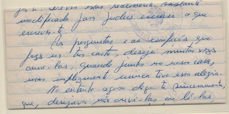 0660.jpg -     Lote:    660                   Descrição:         1963 &mdash; Censuras políticas. Carta de preso político datada de 08.08.63, com carimbo de censura batido a azul, da POLÍCIA INTERNACIONAL E DE DEFESA DO ESTADO / CADEIA DO ALJUBE".         DOC       Valor Base:     &euro; 10,00     Valor Venda:     &euro; 16,00       