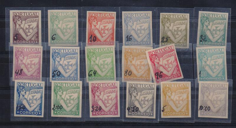 0681.jpg -     Lote:    681            Portugal       Descrição:         1926 — Lusíadas. Cunho II. Lote de 18 ensaios, com as taxas marcadas manualmente a tinta de escrever pelo gravador. Faltam os valores de 2, 3, 4, 15, 40 centavos e 1$20. Divergências entre o Ministro e os Correios que sempre preferiram os belos ensaios da Casa Thomas de La Rue, levaram a adiar a emissão para 1931. Conjunto provavelmente único.         PRV       Valor Base:     € 200,00     Valor Venda:     € 200,00       