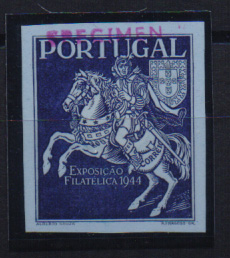 0701.jpg -     Lote:    701            Portugal       Descrição:         1944 &mdash; 3.ª Exposição Filatélica Portuguesa. Prova de cor em azul-escuro sobre papel azul claro, não denteada, sem impressão da taxa, com sobrecarga SPECIMEN a vermelho.         PRV       Valor Base:     &euro; 8,00     Valor Venda:     &euro; 12,00       