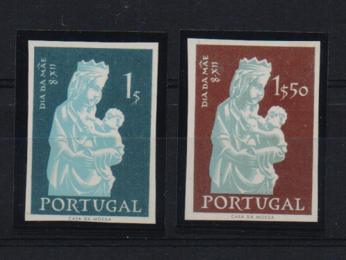 0712.jpg -     Lote:    712            Portugal       Descrição:         1956 &mdash; Dia da Mãe. Provas não denteadas das taxas de 1$00 (verde/azul) e 1$50 (castanho/azul), cores não aprovadas. CE825/826.         PRV       Valor Base:     &euro; 20,00     Valor Venda:     &euro; 26,00       