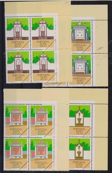 0720.jpg -     Lote:    720            Portugal       Descrição:         1986 &mdash; Arquitectura Regional dos Açores - Chafarizes. CE1771/1774. Série completa em quadras com traço oblíquo a preto no canto inferior direito. Exemplares de oferta dos CTT.         PRV       Valor Base:     &euro; 5,00     Valor Venda:     &euro; 12,00       