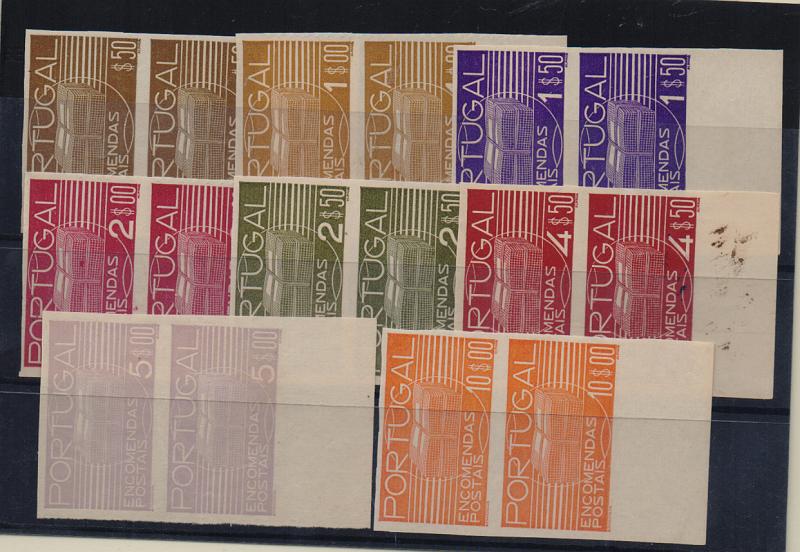 0728.jpg -     Lote:    728            Portugal       Descrição:         1936 &mdash; Encomendas Postais. CE EP 18/25. Série completa de provas em pares verticais, não denteadas, bordos de folha, não gomadas, em papel liso. B e R.         PRV       Valor Base:     &euro; 100,00     Valor Venda:     &euro; 100,00       