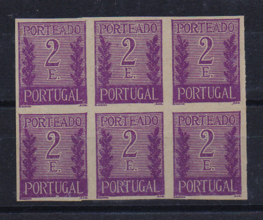 0729.jpg -     Lote:    729            Portugal       Descrição:         1940 &mdash; Porteado. Tipo "Algarismo ladeado de ramos". CE POR63, 2E lilás escuro. Bloco de 6 provas, não denteadas, na cor aprovada, em papel liso.         PRV       Valor Base:     &euro; 10,00     Valor Venda:     Retirado     