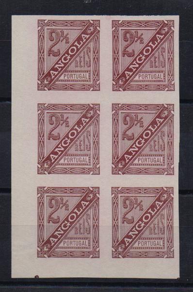 0735.jpg -     Lote:    735            Angola        Descrição:         1893 &mdash; D. Carlos I. Jornaes. CE24, 2 &frac12; reis castanho. Bloco com seis provas não denteadas, na cor aprovada, em papel liso médio.         PRV       Valor Base:     &euro; 30,00     Valor Venda:     &euro; 46,00       