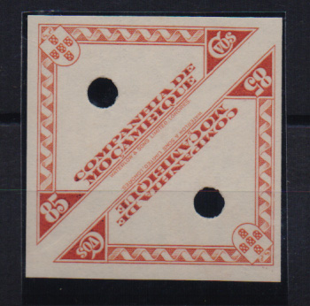 0750.jpg -     Lote:    750            Companhia de Moçambique       Descrição:         1937 &mdash; Motivos locais. CE184, 85ctvs vermelho. Par de provas não denteadas da moldura do selo, com furos de segurança da casa emissora.         PRV       Valor Base:     &euro; 10,00     Valor Venda:     Retirado     