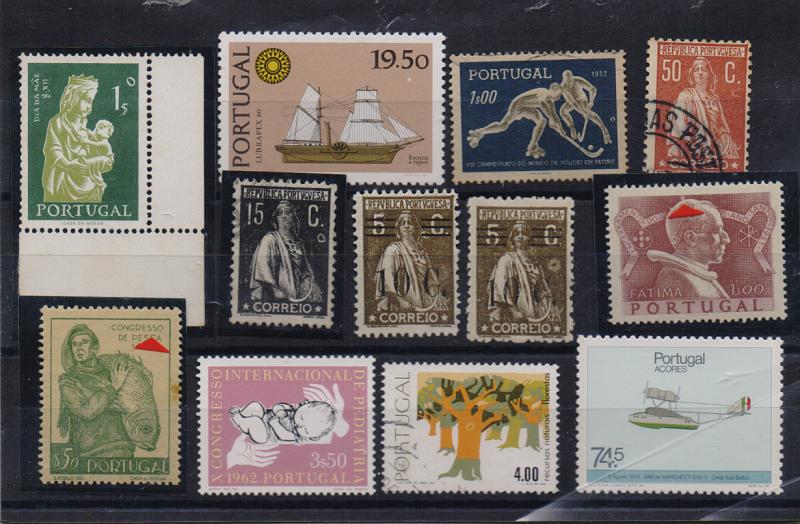 0766.jpg -     Lote:    766            Portugal       Descrição:         1917/87 — Ceres a Os Açores na História da Aviação Lote com 12 selos, com variedades de clichés e pontos parasitas. Lote a ver.         Lote       Valor Base:     € 12,00     Valor Venda:     Retirado     