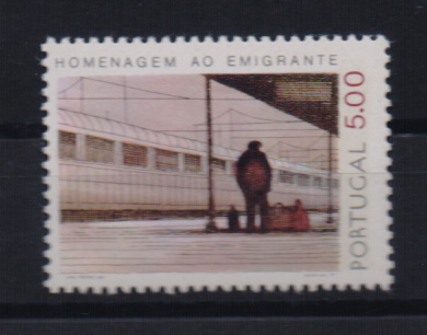 0820.jpg -     Lote:    820            Portugal       Descrição:         1979 — Homenagem ao Emigrante. CE1415, 5$00. Selo com o fósforo à direita sobre a legenda PORTUGAL.         ***       Valor Base:     € 20,00     Valor Venda:     € 20,00       