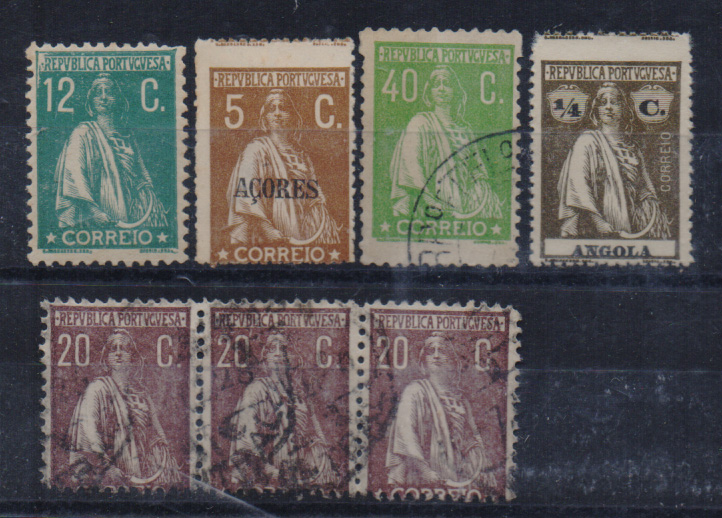 0847.jpg -     Lote:    847            Açores       Descrição:         1920/22 — Ceres. Lote composto por tira de 3 selos CE240, selo CE238, CE385 + CE142 de Angola e CE170 dos Açores. Todos com o denteado deslocado, tornando uns selos maiores e outros menores.         Lote       Valor Base:     € 8,00     Valor Venda:     Retirado     