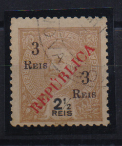 0861.jpg -     Lote:    861            Índia       Descrição:         1914 — D. Carlos I. Selos de 1903 perfurados ao meio com sobretaxa e com sobrecarga REPUBLICA local. NÃO CATALOGADO. Selo com falta da perfuração ao meio. B e R.         O       Valor Base:     € 25,00     Valor Venda:     Retirado     