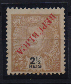 0864.jpg -     Lote:    864            Índia       Descrição:         1914 — D. Carlos I Mouchon, com sobrecarga REPUBLICA local. CE274, 2 ½ reis. Selo com a sobrecarga invertida.         *       Valor Base:     € 6,00     Valor Venda:     € 14,00       