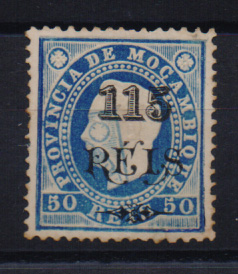 0871.jpg -     Lote:    871            Moçambique       Descrição:         1902 — D. Luís I, com sobretaxa. CE72, 115 s/ 50 reis azul. Selo com dupla impressão de cor. NÃO CATALOGADO.         *       Valor Base:     € 15,00     Valor Venda:     € 75,00       