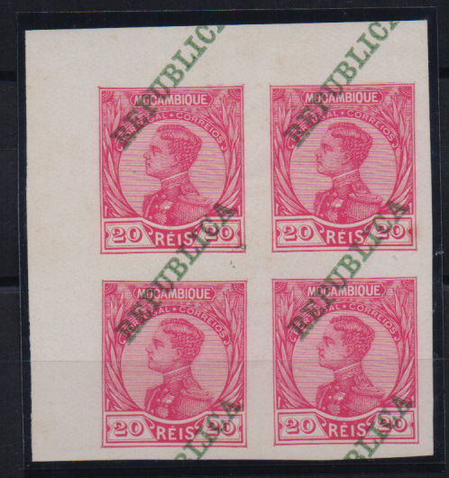 0873.jpg -     Lote:    873            Moçambique       Descrição:         1912 — D. Manuel II, com sobrecarga REPUBLICA. CE121, 20 reis carmim. Quadra não denteada com sobrecarga deslocada.         *       Valor Base:     € 20,00     Valor Venda:     € 20,00       