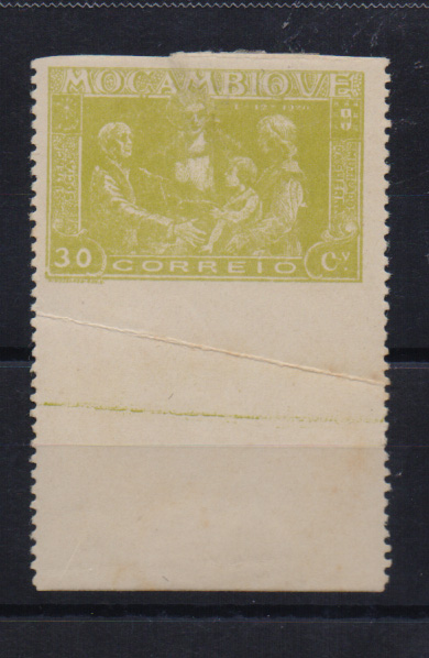 0876.jpg -     Lote:    876            Moçambique       Descrição:         1920 — Mutilados de Guerra. CE220, 3C verde oliva. Selo não denteado na horizontal.         **       Valor Base:     € 10,00     Valor Venda:     € 14,00       