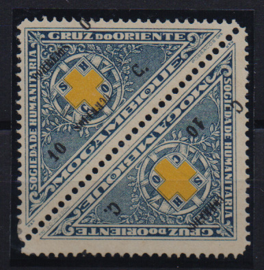 0886.jpg -     Lote:    886            Moçambique       Descrição:         1928 — Selos de Porte Franco, com sobretaxa. CE IP25, 10C. Par com impressão dupla da sobretaxa e sobrecarga, e uma delas com erro "OCRREIO".         *       Valor Base:     € 12,00     Valor Venda:     € 22,00       