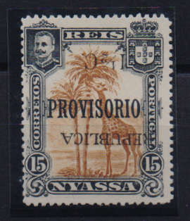 0892.jpg -     Lote:    892            Companhia do Niassa       Descrição:         1918 — D. Carlos I (Girafa e camelo), com sobrecarga REPUBLICA e sobretaxa, tipografados localmente. CE68, 1 ½ C s/ 15 reis, com a sobretaxa e sobrecarga invertida. MB.         **       Valor Base:     € 10,00     Valor Venda:     € 42,00       