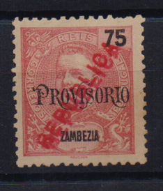 0895.jpg -     Lote:    895            Zambézia       Descrição:         1914 — D. Carlos I Mouchon. Selos de 1902 "PROVISÓRIO", com sobrecarga REPUBLICA local. CE80, 75 reis carmim. Selo com dupla sobrecarga.         *       Valor Base:     € 12,00     Valor Venda:     € 85,00       