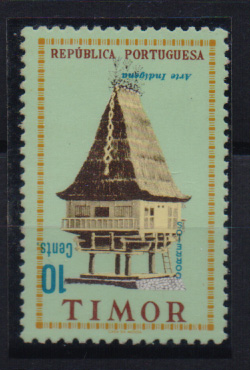 0900.jpg -     Lote:    900            Timor       Descrição:         1961 — Arte Indígena. CE317, 10C. Selo com a taxa e legendas em azul invertidas. MB e R.         **       Valor Base:     € 10,00     Valor Venda:     € 85,00       